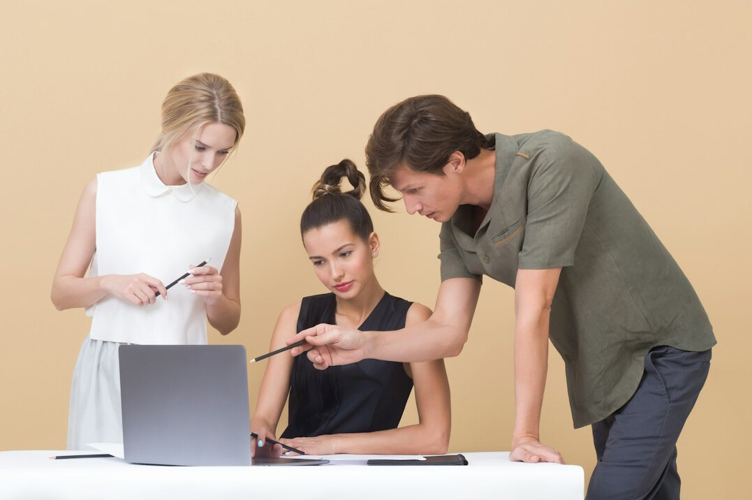 students coding together